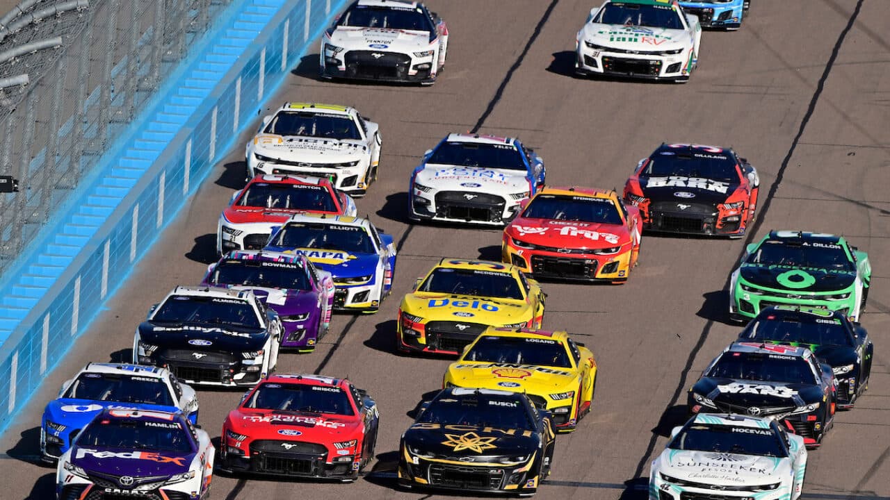 hero image for Phoenix Raceway to Host NASCAR's Championship Weekend in 2025