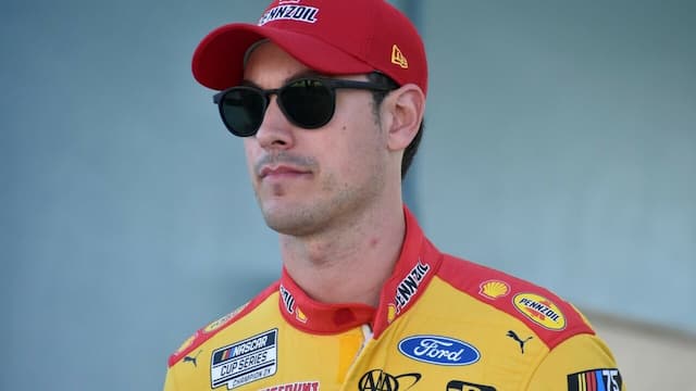 Practice Pits Joey Logano 1 1