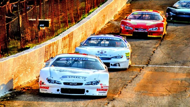 Sunset Frontstretch 2023 Redbud 400