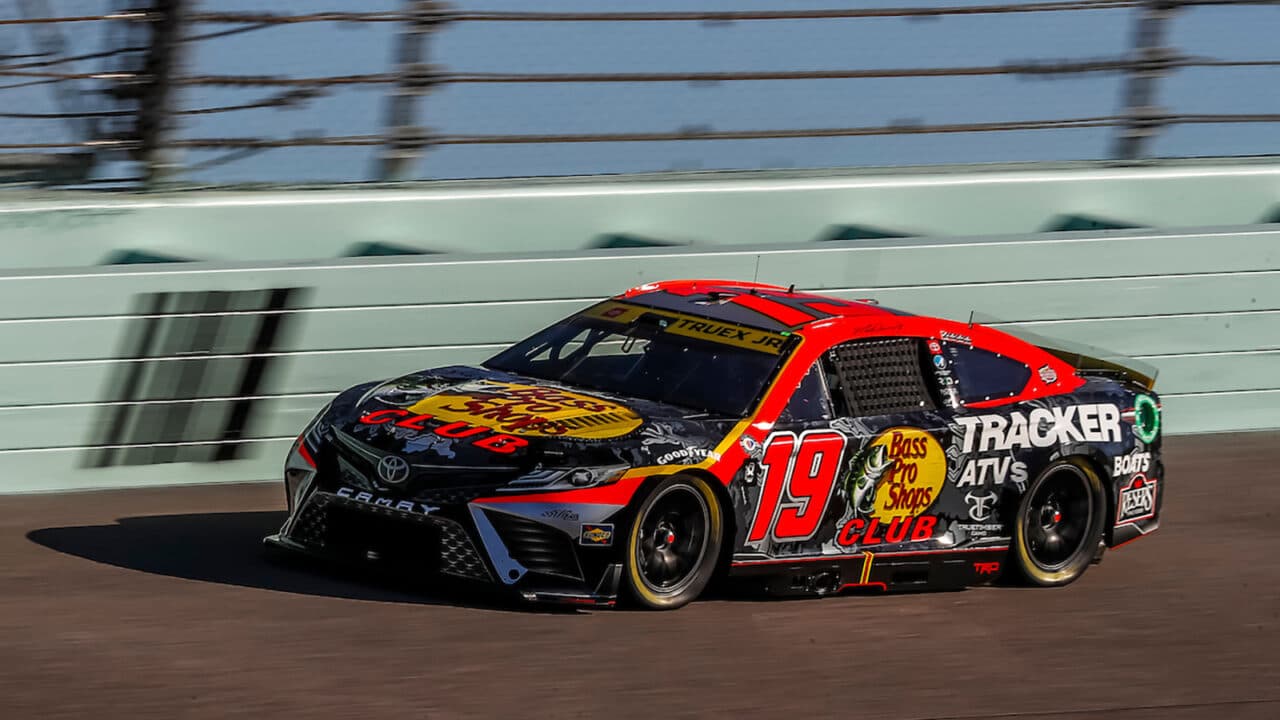 hero image for Starting Lineup: NASCAR Cup Series 4EVER 400 at Homestead