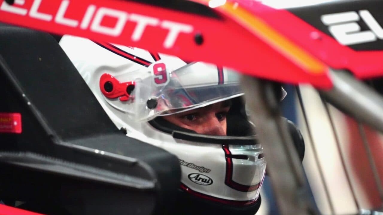 hero image for Kyle Larson Praises Chase Elliott's Dirt Growth