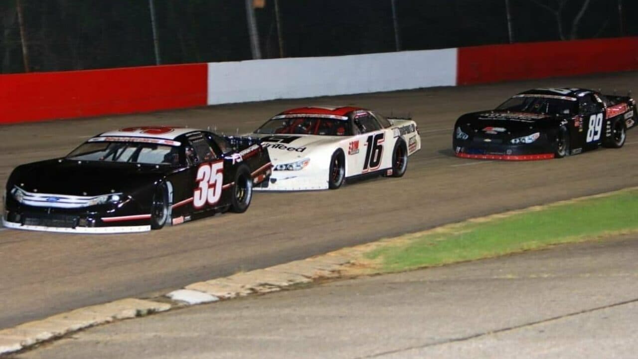 hero image for Alabama 200 Entry List Hits 40 Cars