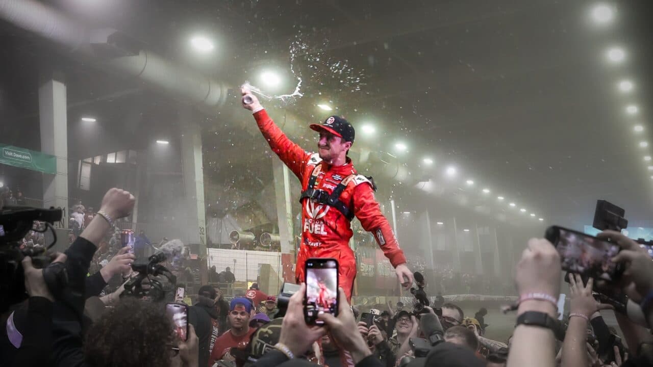 hero image for Conviction Justified for Seavey, Swindell in Chili Bowl Triumph