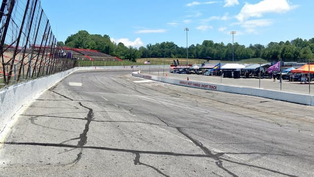 Hickory Track Photo