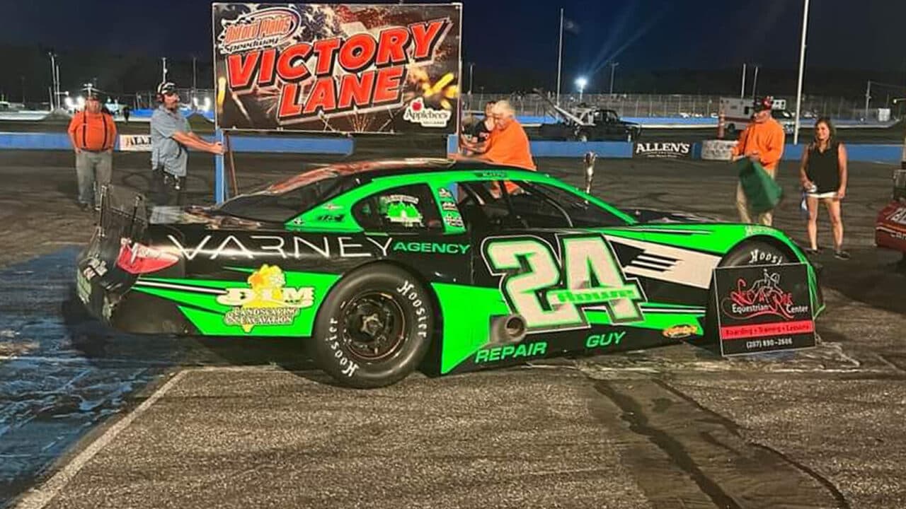 hero image for Maine Legend Mike Rowe Wins in Oxford Championship Series SLM Feature