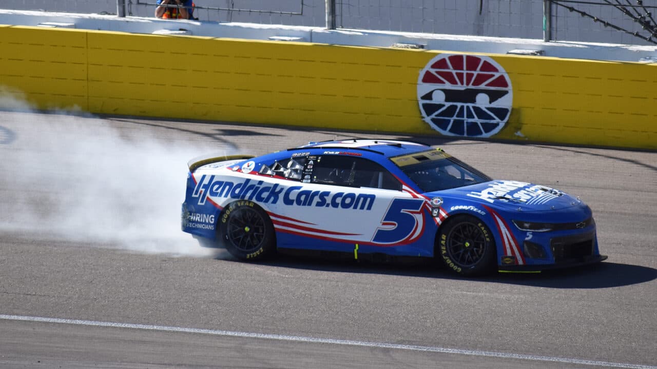 hero image for Kyle Larson Holds Off Bell to Win at Las Vegas; Secures Championship 4 Berth