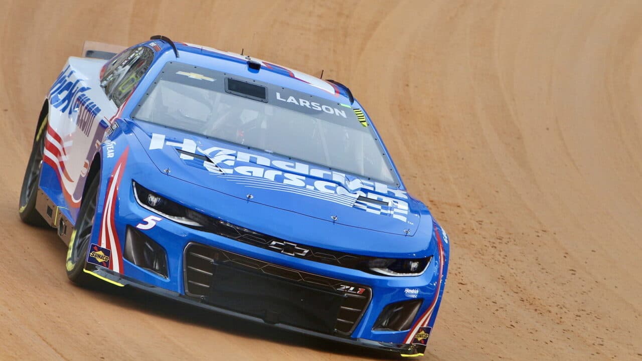 hero image for Kyle Larson Wins Heat Race, Accumulates 15 Passing Points to Score Bristol Dirt Pole