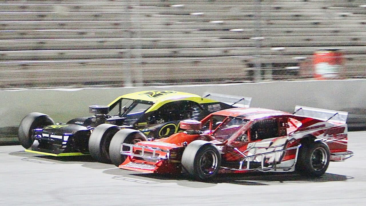 hero image for 602 Modifieds Battle to a Photo Finish at New Smyrna