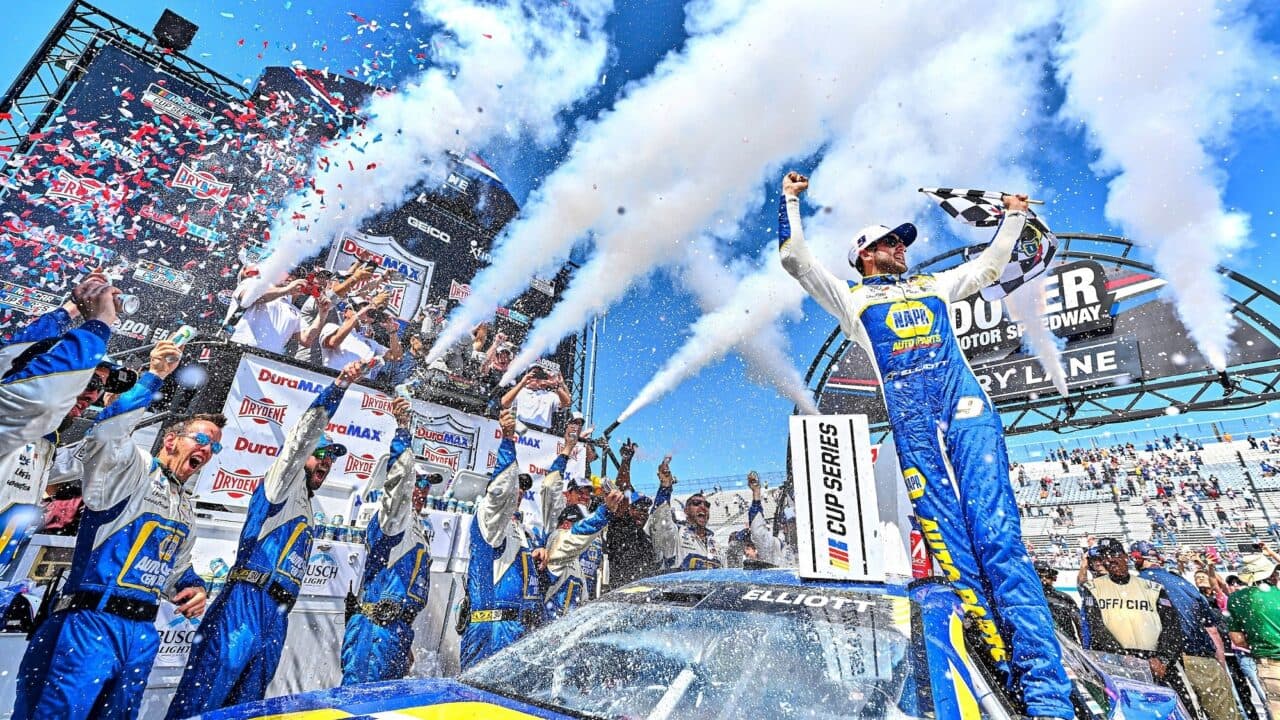 hero image for Chase Elliott Blocks Out the Narrative and Noise at Dover