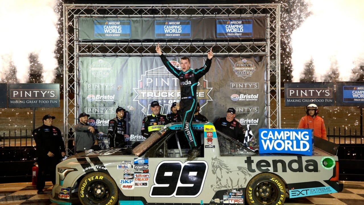 hero image for Ben Rhodes Overcomes Pit Miscue to Win Bristol Trucks Dirt