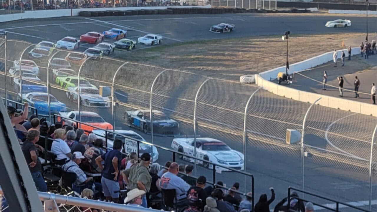 hero image for Northwest Super Late Models Wrapping Up Season at Fall Classic 125
